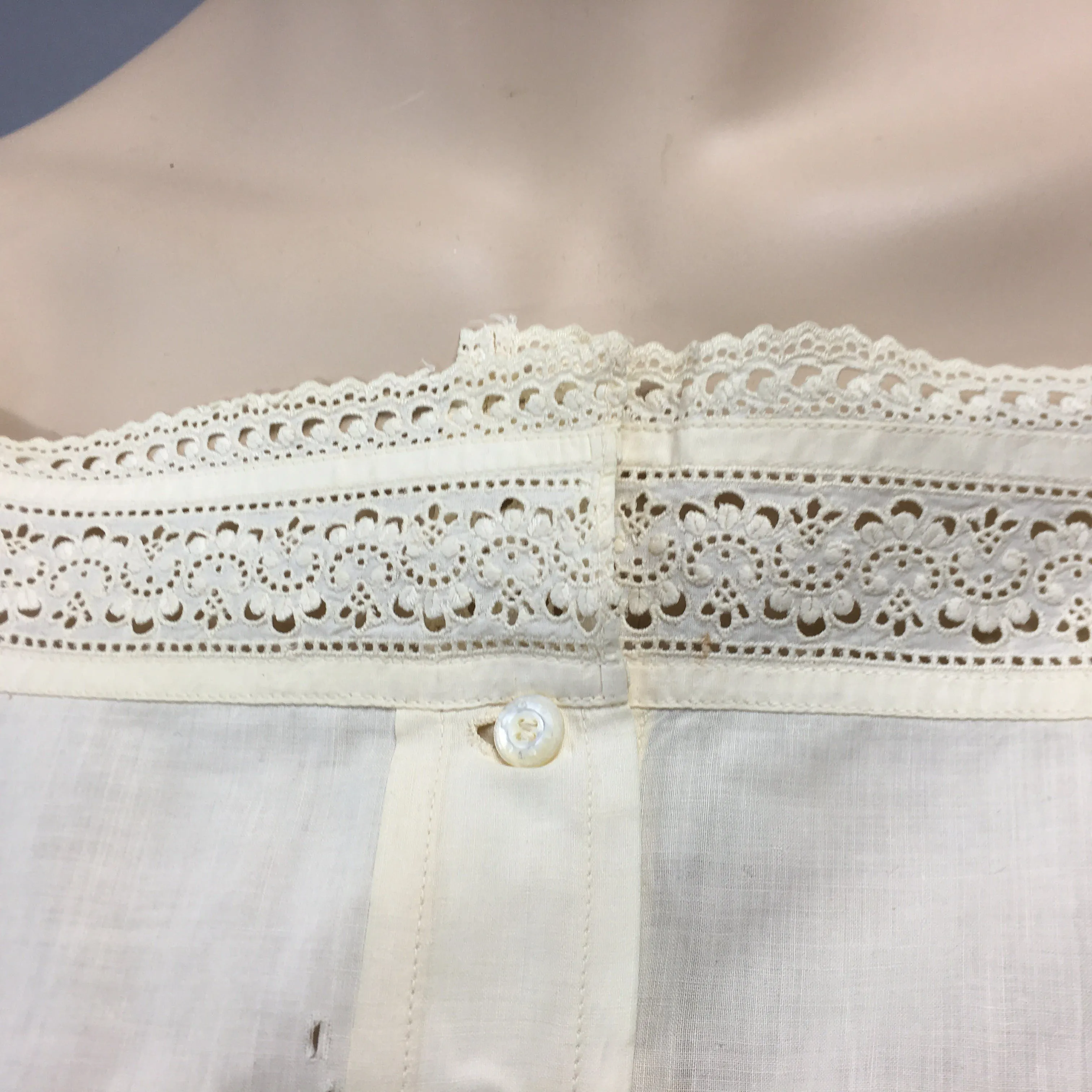 00&#x2019;s Antique Ivory Beige Cotton Lace Chemise