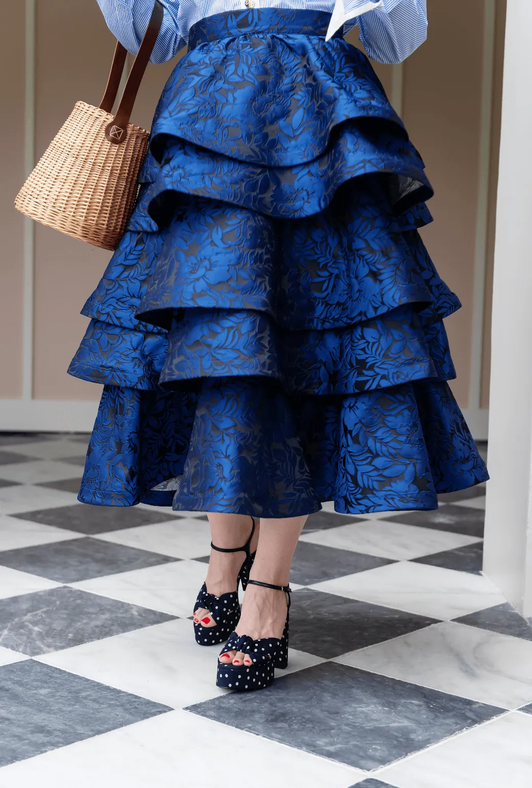 Certainly! Heres an optimized version of the product title:

**Buru x Val MIDI Teagan Skirt - Navy & Black**: Chic and Versatile Womens Midi Skirt

This title maintains the key product details while adding descriptive modifiers to appeal to potential buyers.