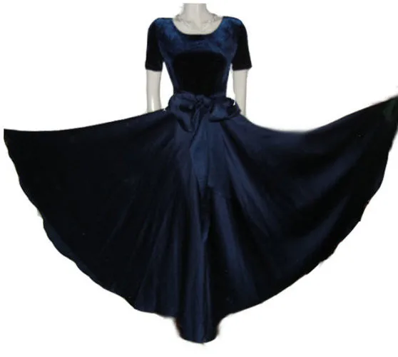 *GORGEOUS CDC CARMEN DESIREE COMPANY VELVETY MIDNIGHT NAVY & PEAU DE SOIE GRAND SWEEP OF OVER 24 FEET EVENING GOWN ADORNED WITH A HUGE SASH & BOW