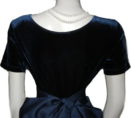 *GORGEOUS CDC CARMEN DESIREE COMPANY VELVETY MIDNIGHT NAVY & PEAU DE SOIE GRAND SWEEP OF OVER 24 FEET EVENING GOWN ADORNED WITH A HUGE SASH & BOW