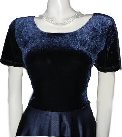 *GORGEOUS CDC CARMEN DESIREE COMPANY VELVETY MIDNIGHT NAVY & PEAU DE SOIE GRAND SWEEP OF OVER 24 FEET EVENING GOWN ADORNED WITH A HUGE SASH & BOW